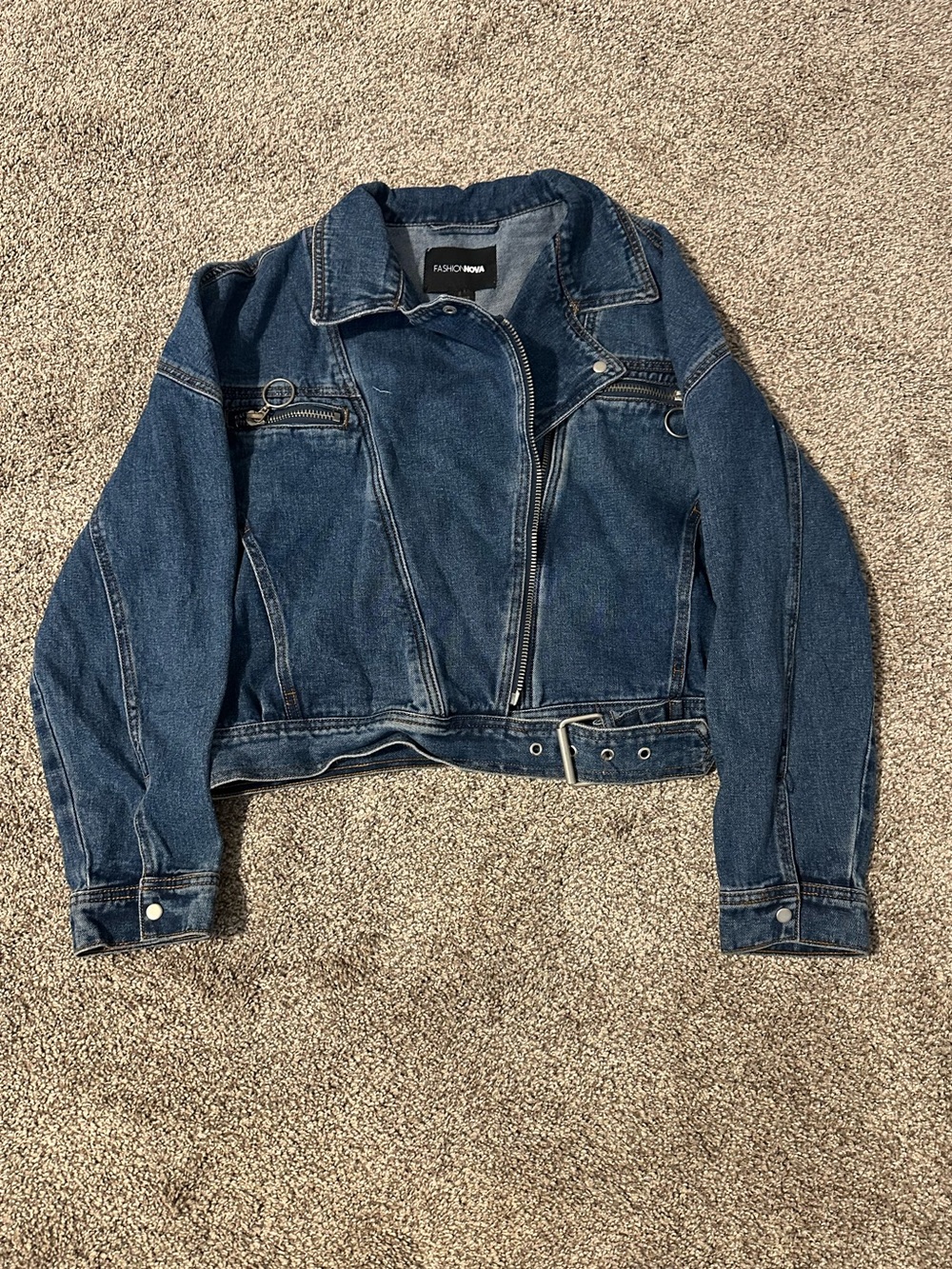 Jean jacket with buckle